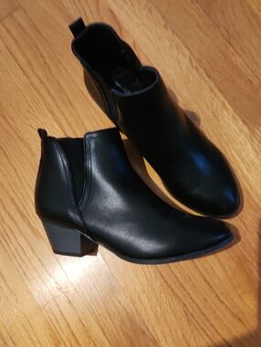 Avon Black Cushion Walk Comfort Insole Shoe